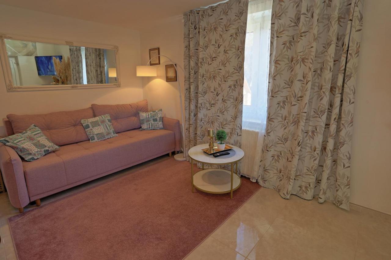 Luxury Apartman Alex With Sauna In The Village Otočac Exterior foto