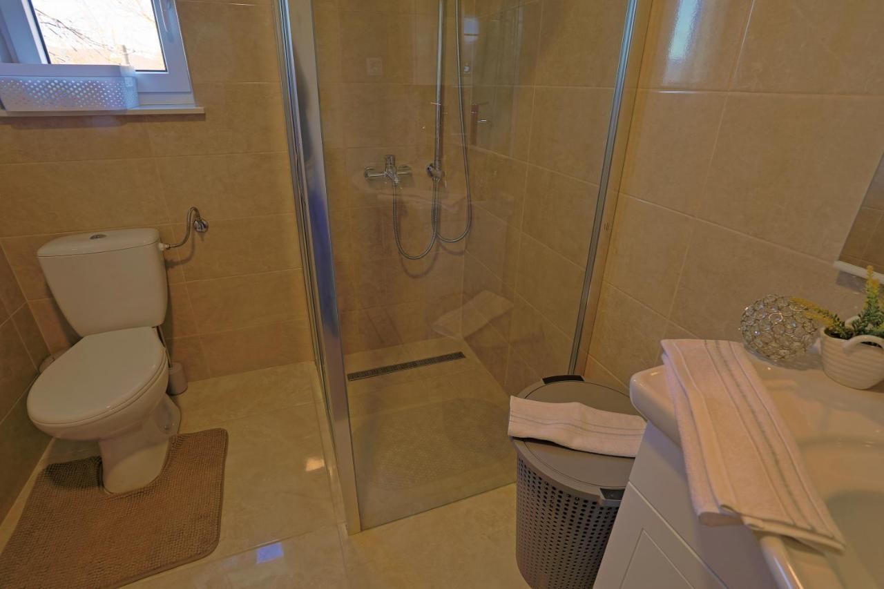 Luxury Apartman Alex With Sauna In The Village Otočac Exterior foto