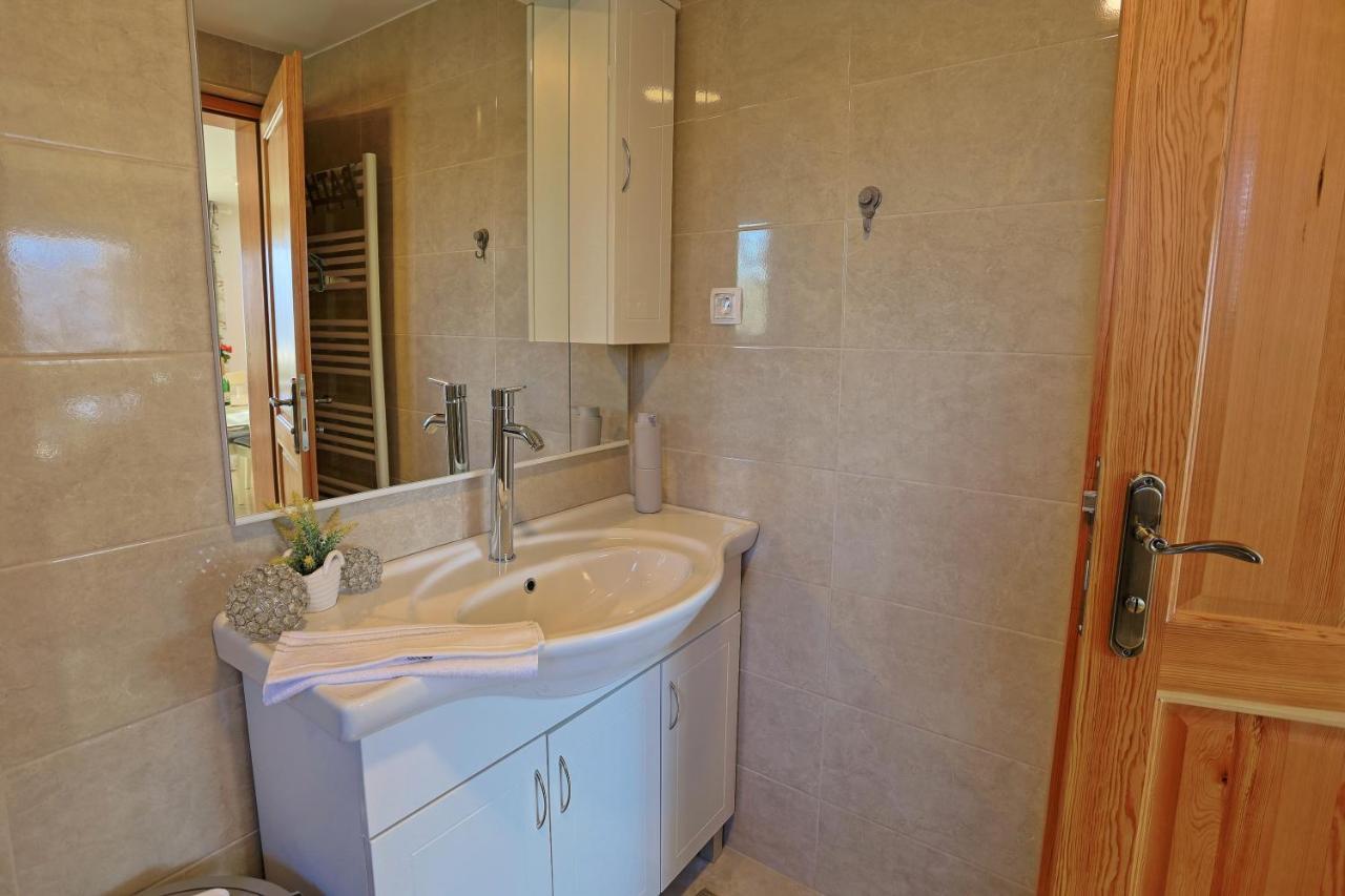 Luxury Apartman Alex With Sauna In The Village Otočac Exterior foto